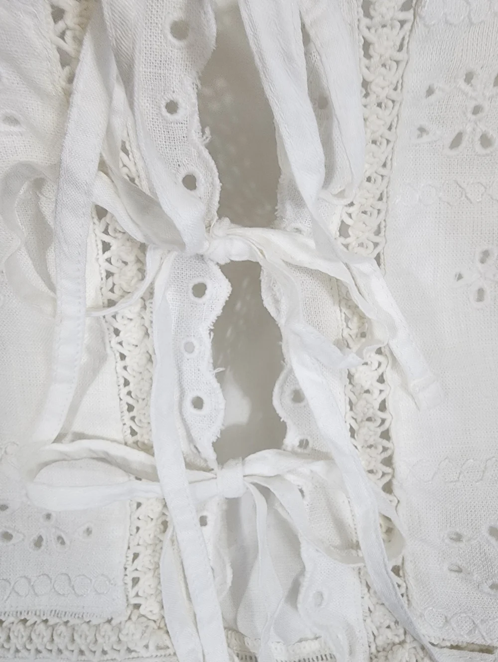 Abercrombie & Fitch NWT White Eyelet Lace Crop Tank Top Large - Picture 9 of 10